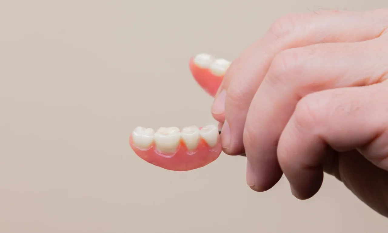 Neue Zahnprothese gefällt nicht: Was ist zu tun?