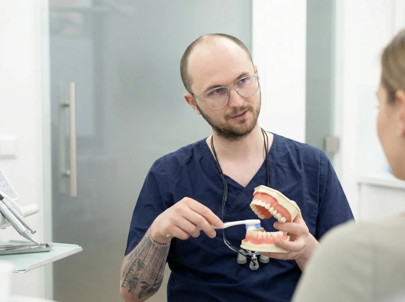Behandlung bei zurückgehendem Zahnfleisch