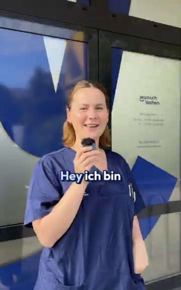 Original-Standbild aus dem fertigen VLOG: Chelsea, mobile Zahnärztin bei Wunschlachen, stellt sich vor.